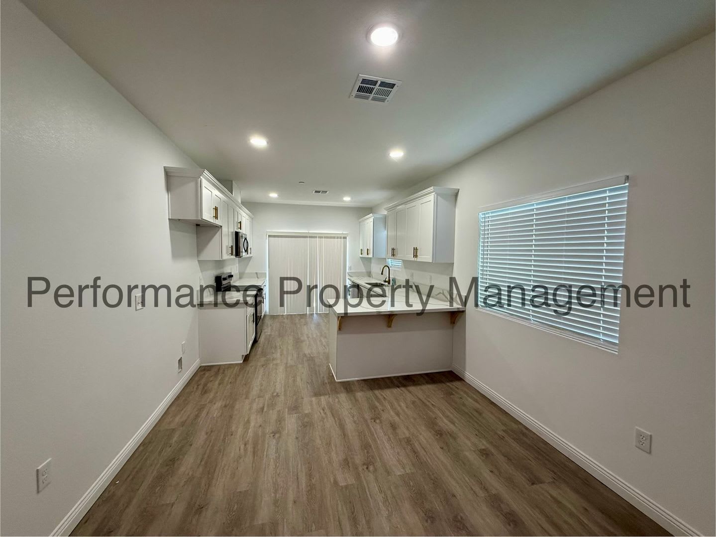 Modern 4 Bed/2 Bath E Bakersfield Home w/ RBP & Security Deposit Alternative Option – photo 4