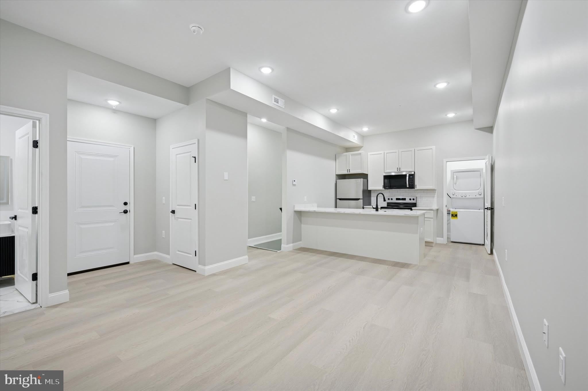 103 N 63RD – photo 3