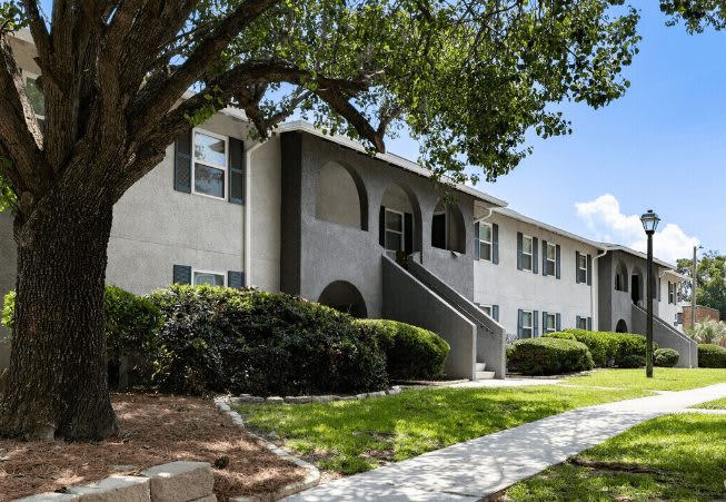 Crescent Place Apartments – photo 2