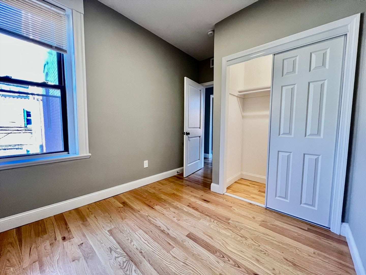 Charming 5 Bedroom-No Broker Fee – photo 3