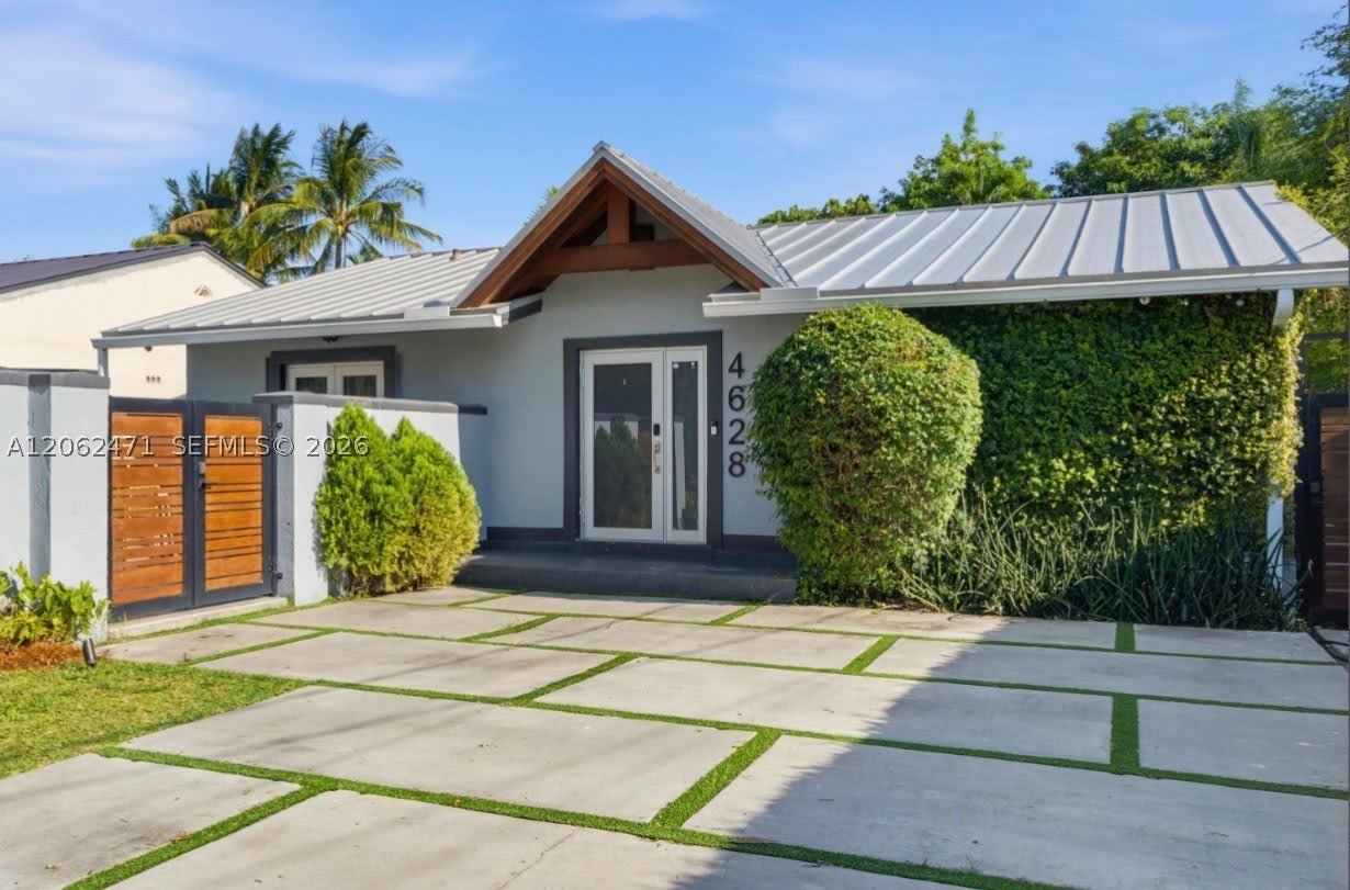 4628 SW 10th St – photo 2