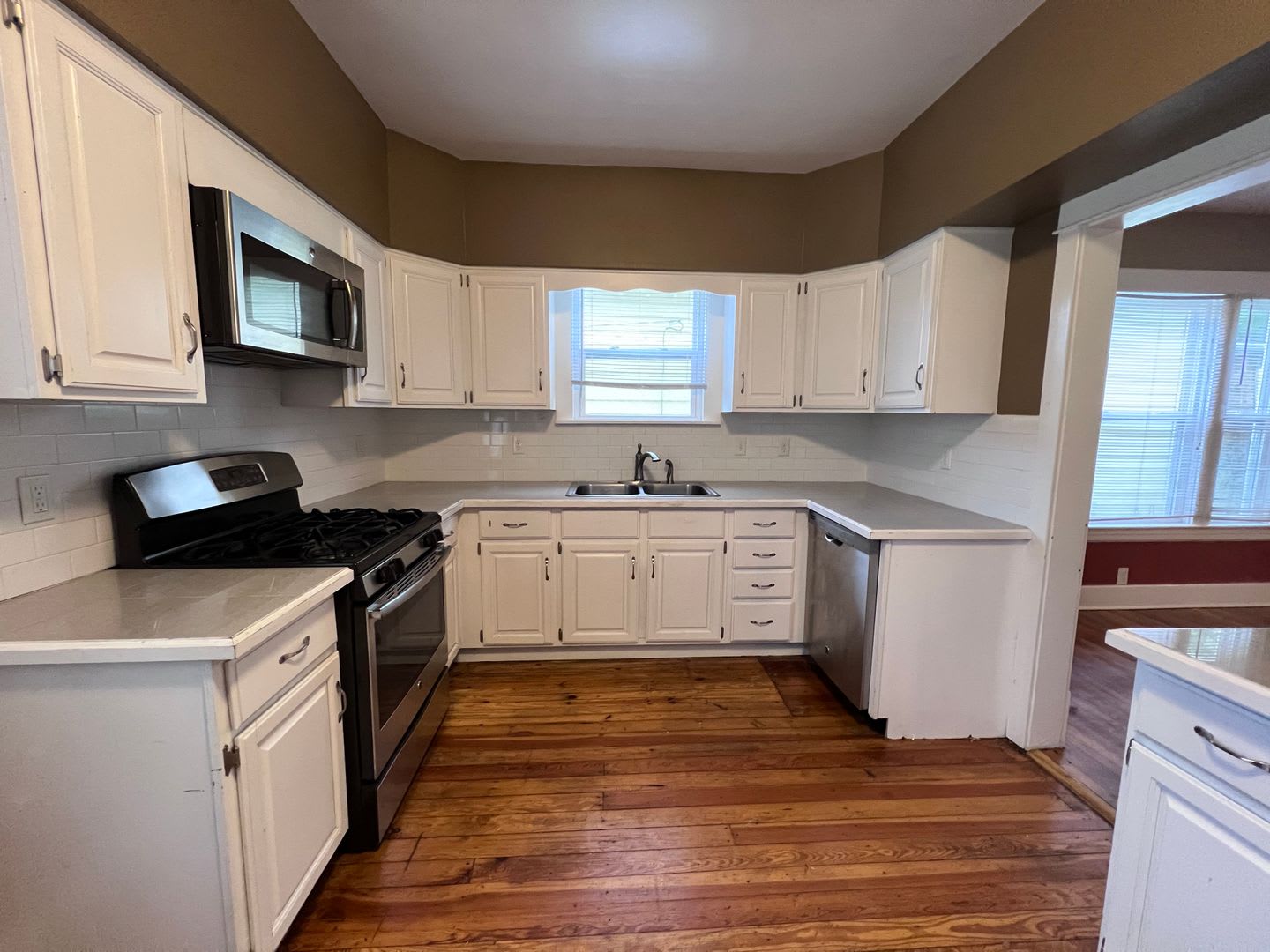 Large Four Bedroom Home – photo 2
