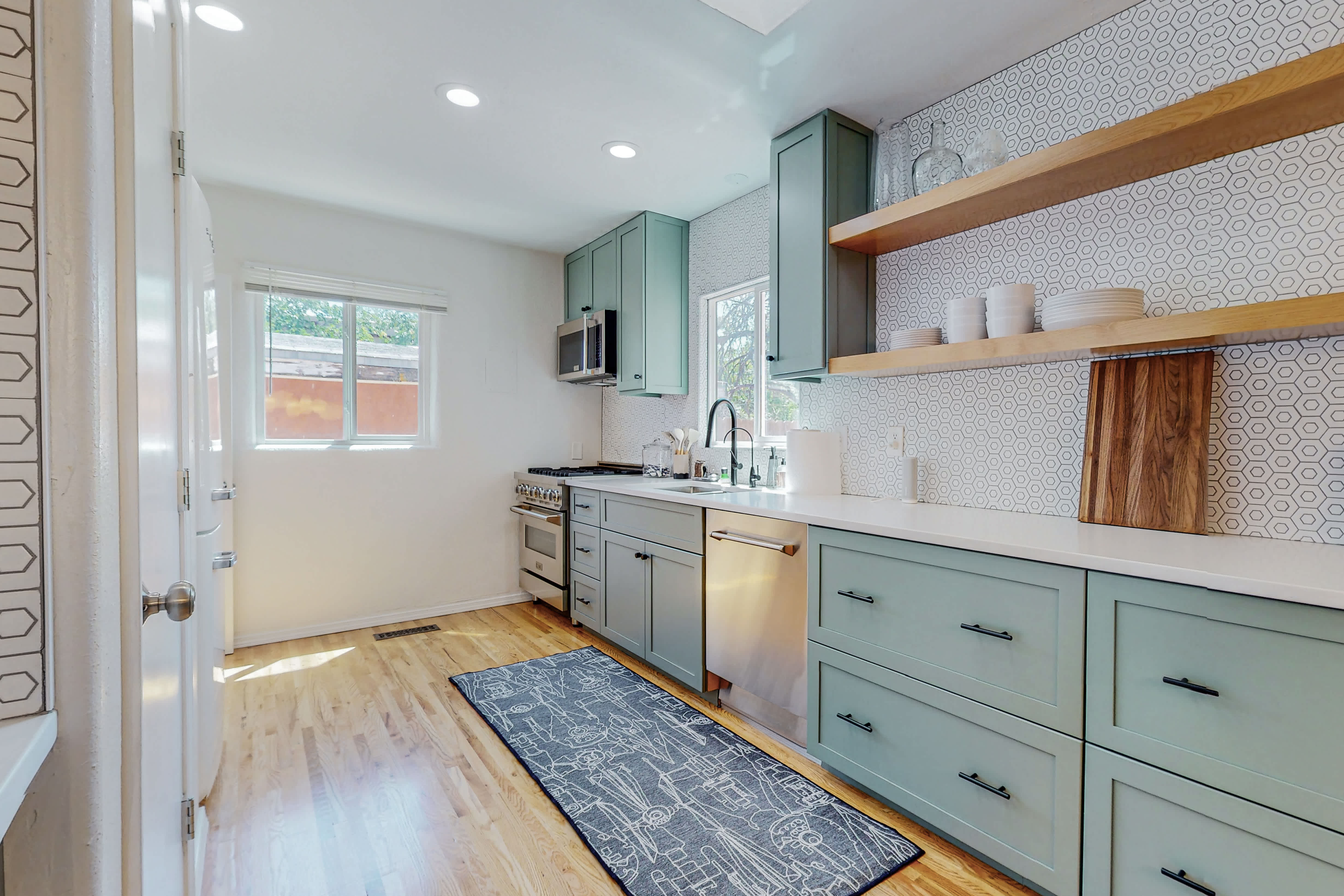 837 Adams St NE – photo 2