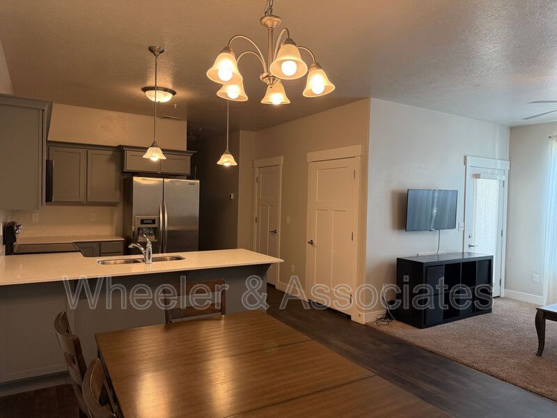 47 W. Silver Springs Dr. – photo 2