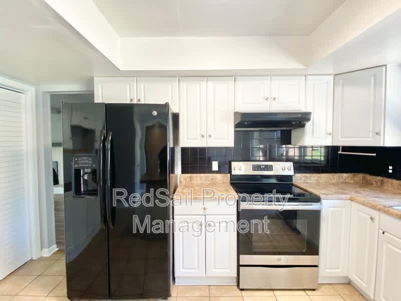 1028 Anderson Way – photo 4