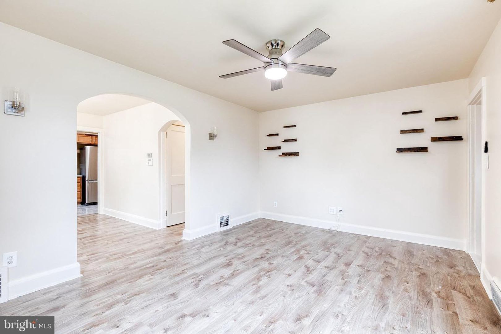 4Bd 1 5Bth Home Nestled On A Beautiful Lot With An Incredible Expanse Of Lush Green Space – photo 4
