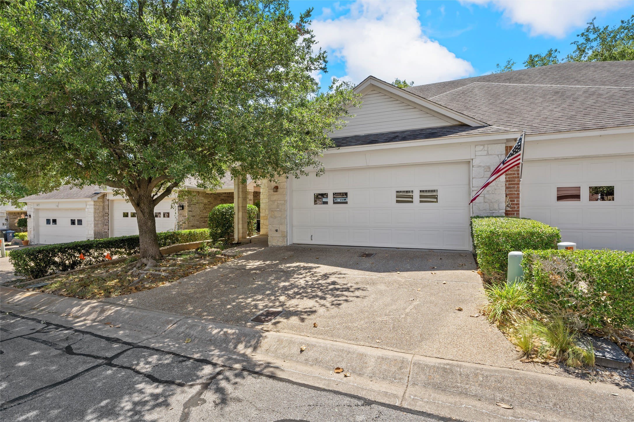 2823 Savannah Court – photo 2