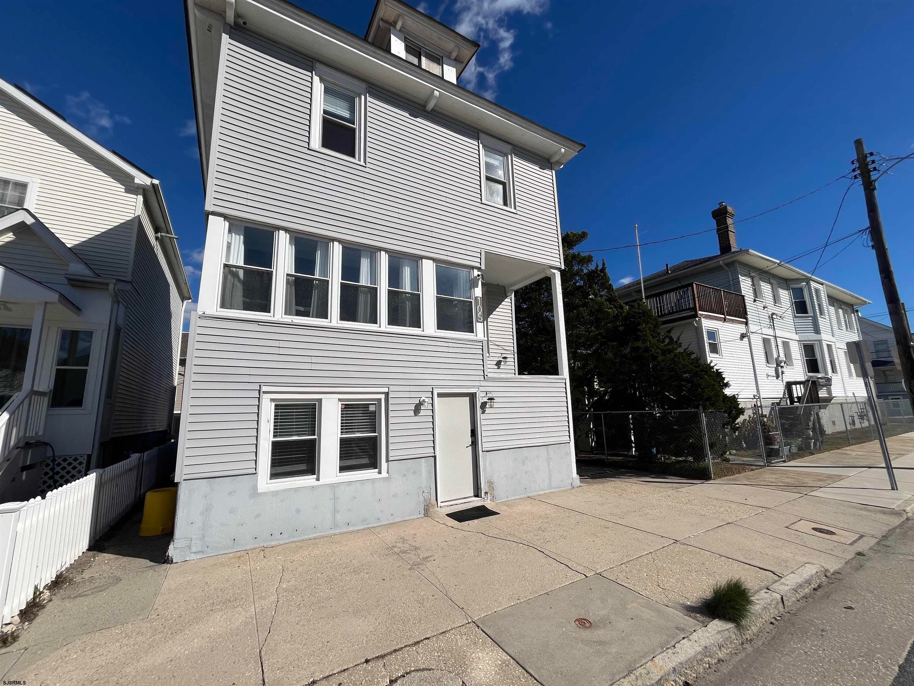 105 N Windsor Ave – photo 1