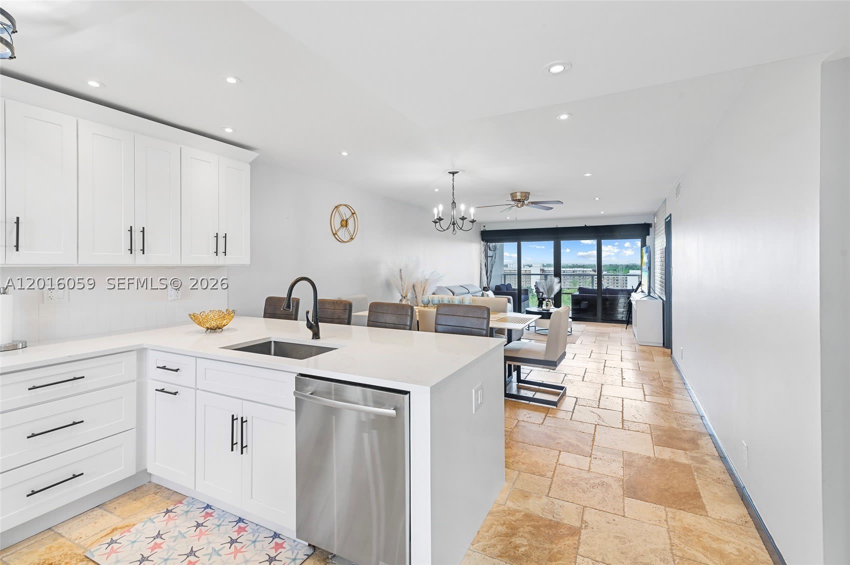 1401 N Riverside Dr – photo 1