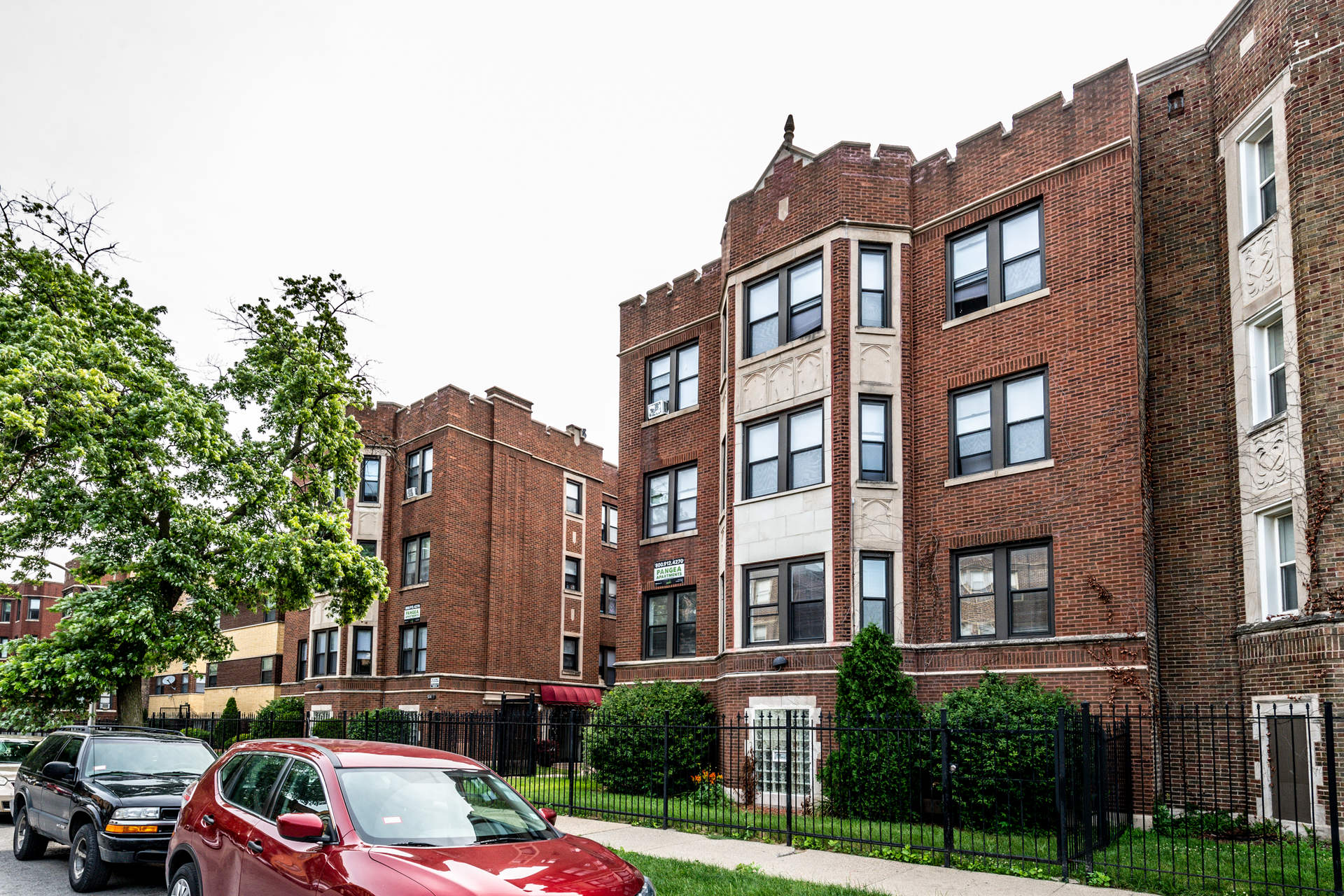8241 S Ellis – photo 1