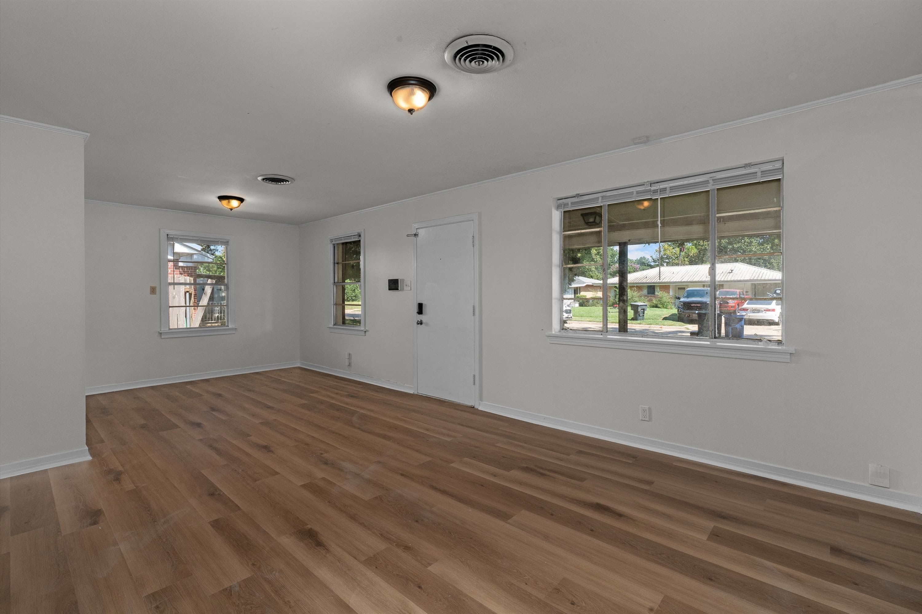 826 Martha Lane – photo 2