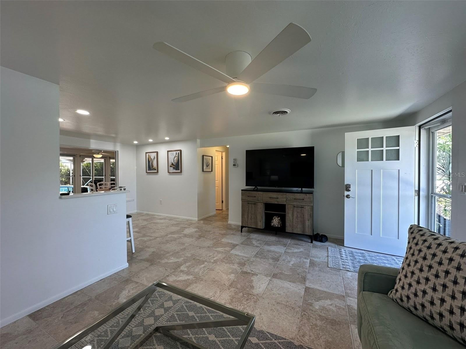 1575 LORALIN Drive – photo 2