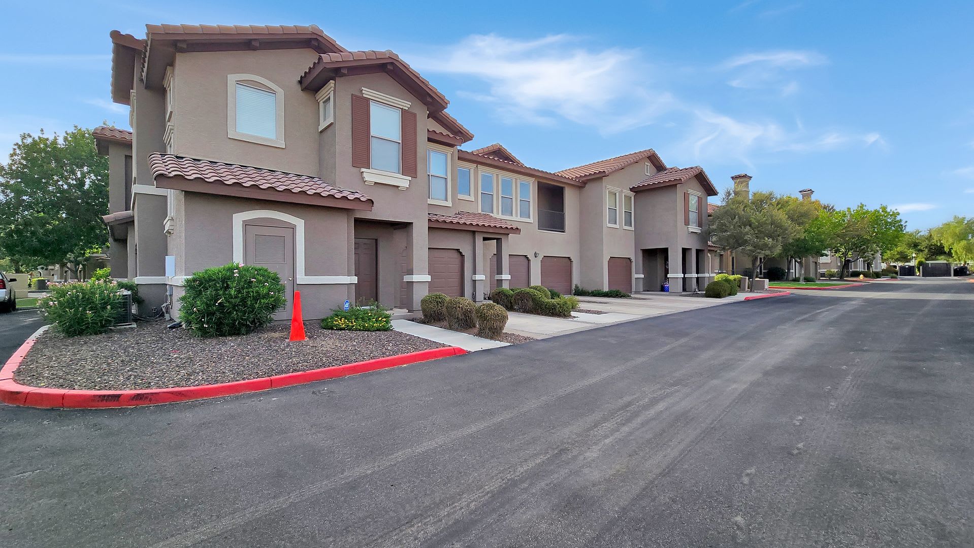 Litchfield Park Condo With Pool Gym 2 Car Garage – photo 3