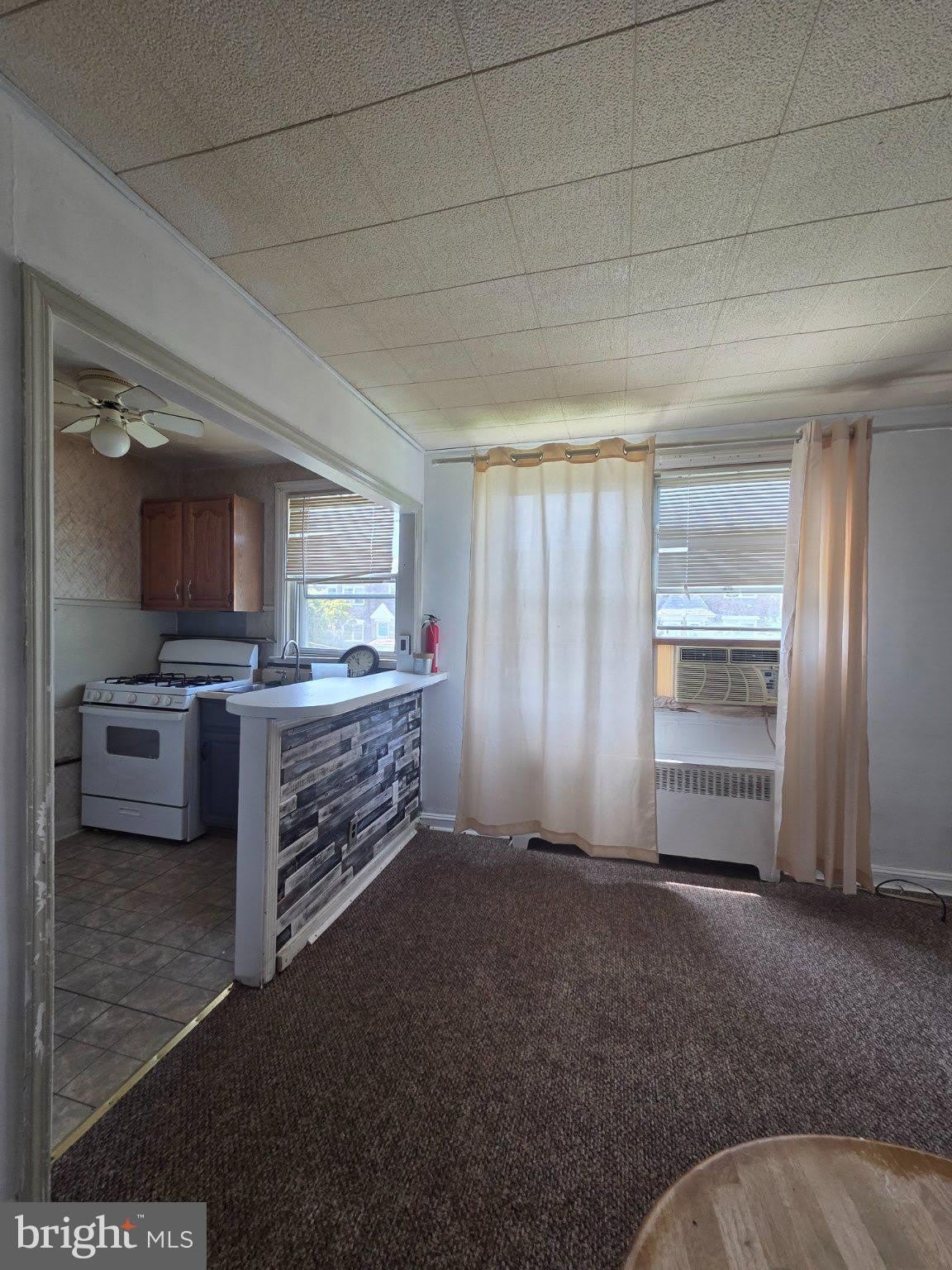 881 WINDERMERE Avenue – photo 2