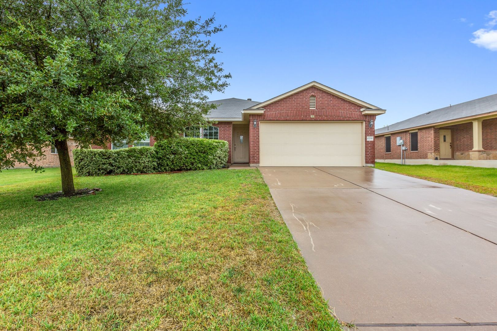 Open Concept living in MIDWAY ISD – photo 1