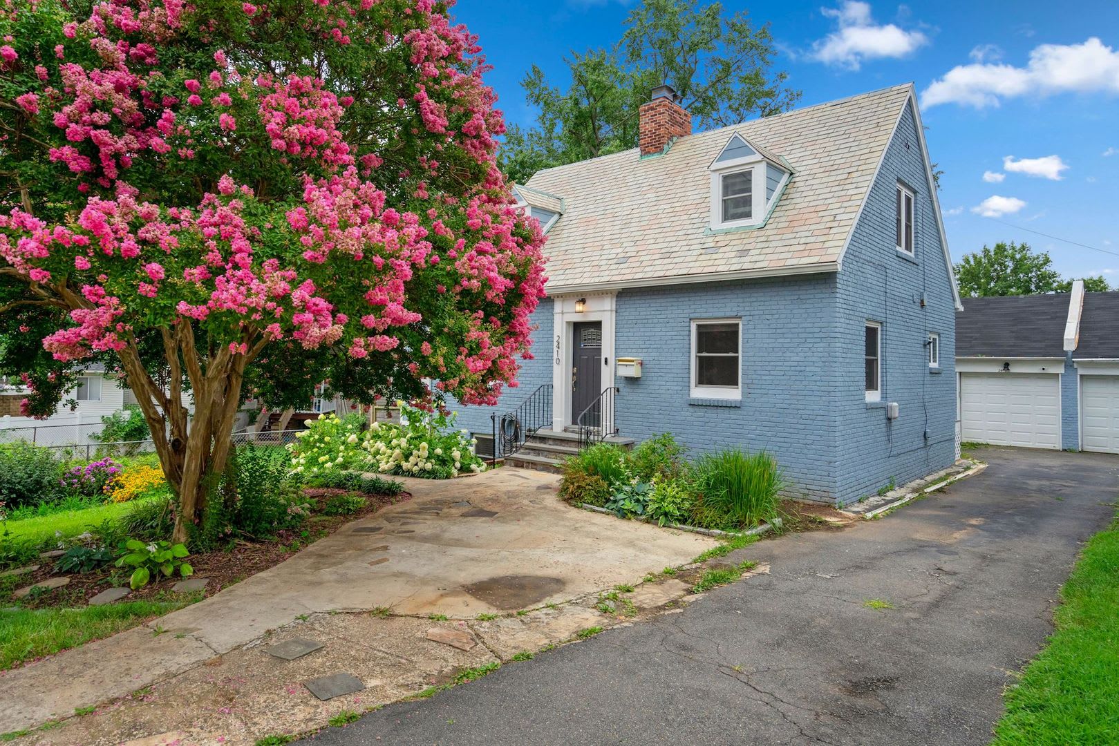 Renovated Cape Cod with Den, Garage, Driveway & Spacious Backyard – photo 2