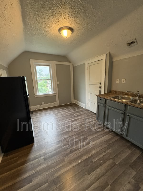 942 Eddy Rd – photo 2