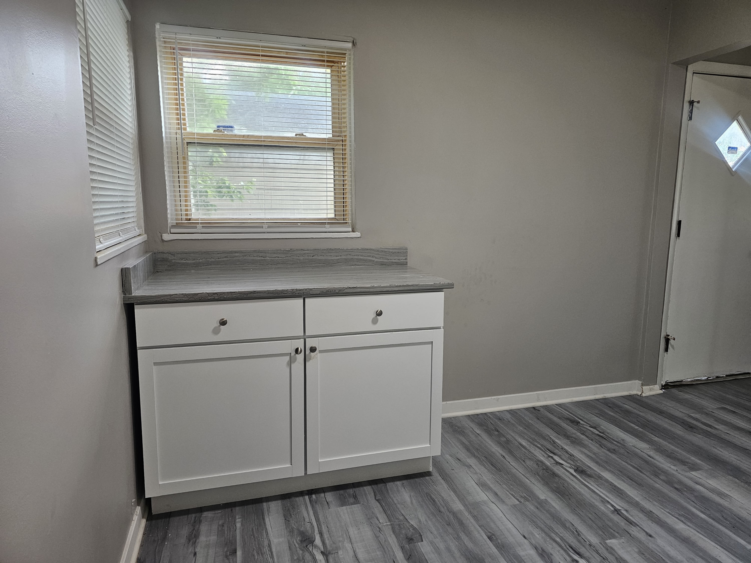 1062 Brentnell Ave – photo 4