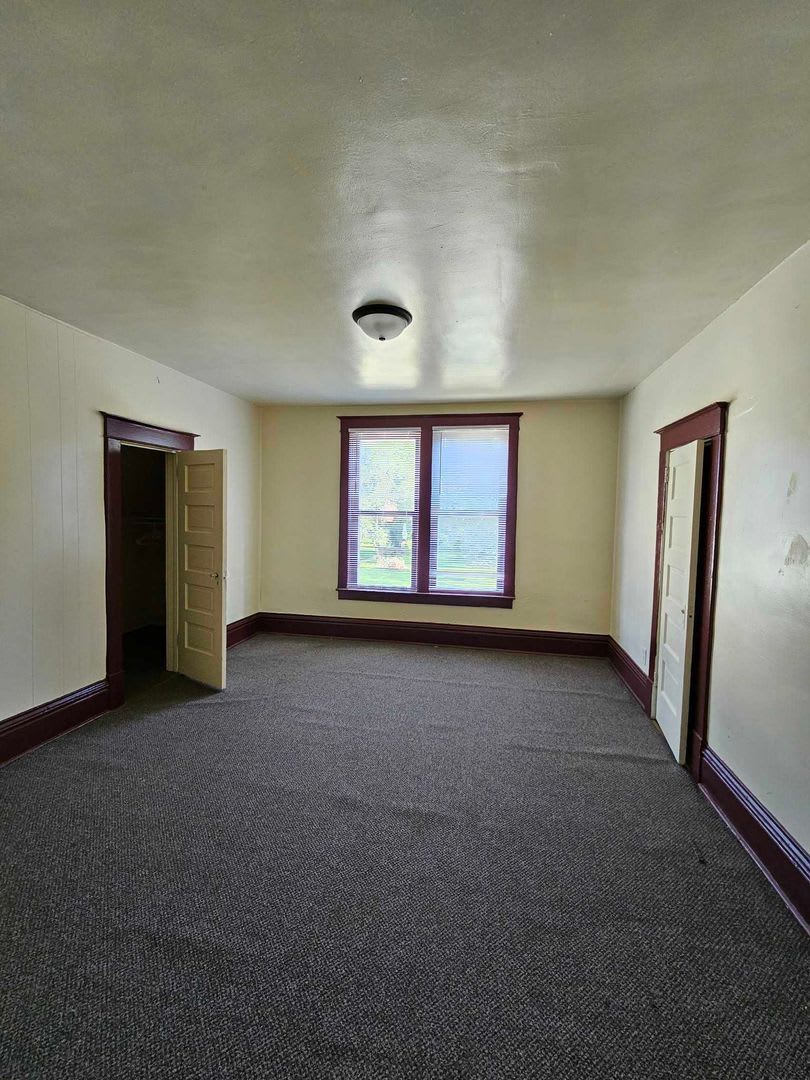 812 E Cantrell St 2 Bedroom 1 Bath With Option For 3Rd Bedroom On Main – photo 4