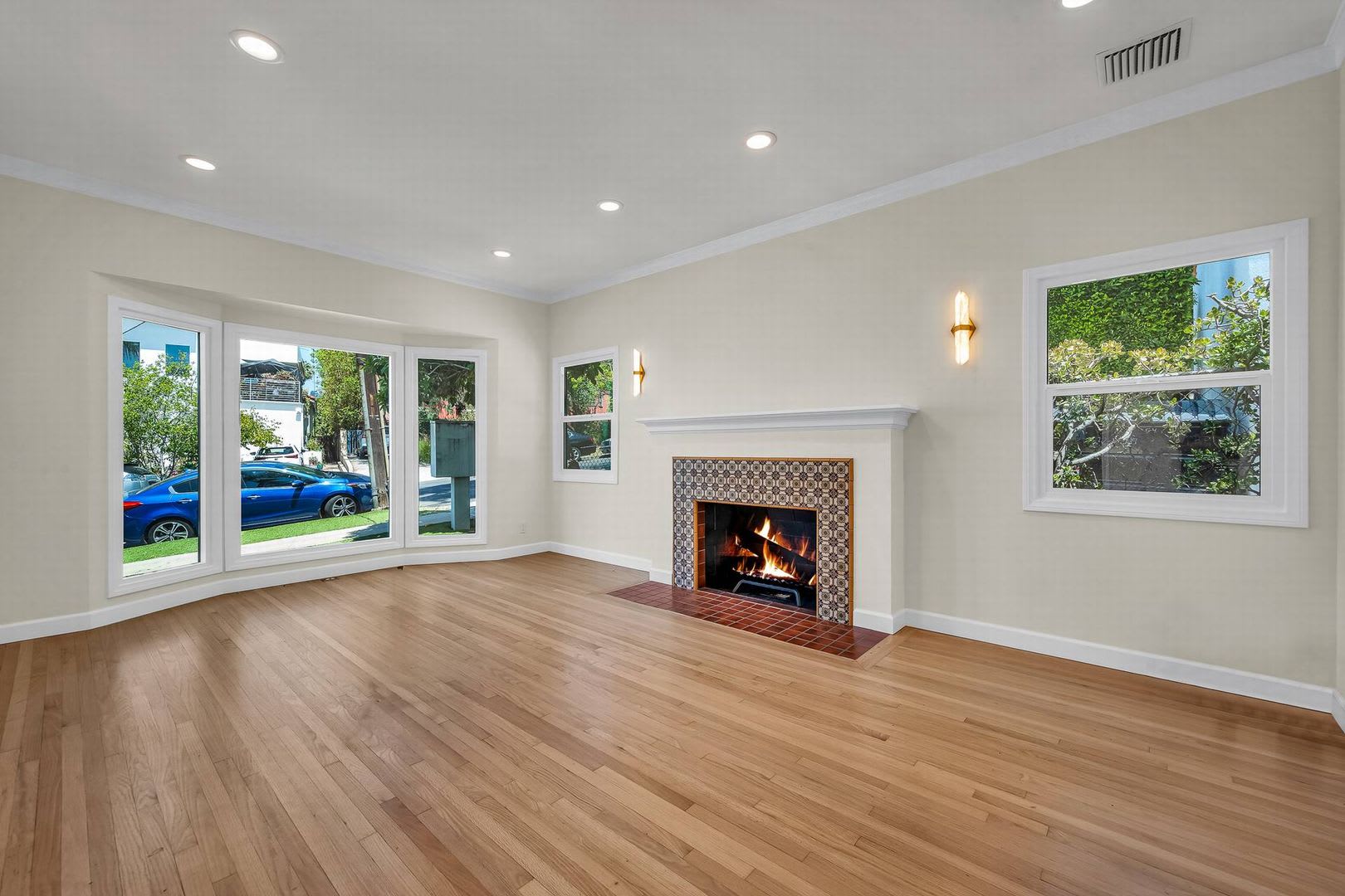 Stunning remodeled home in Silverlake!! – photo 2