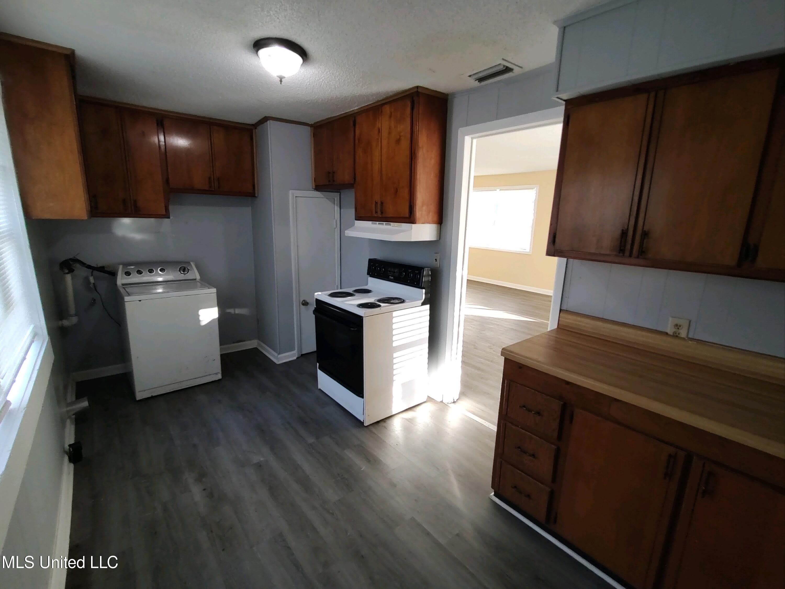5443 Hubert Street – photo 4