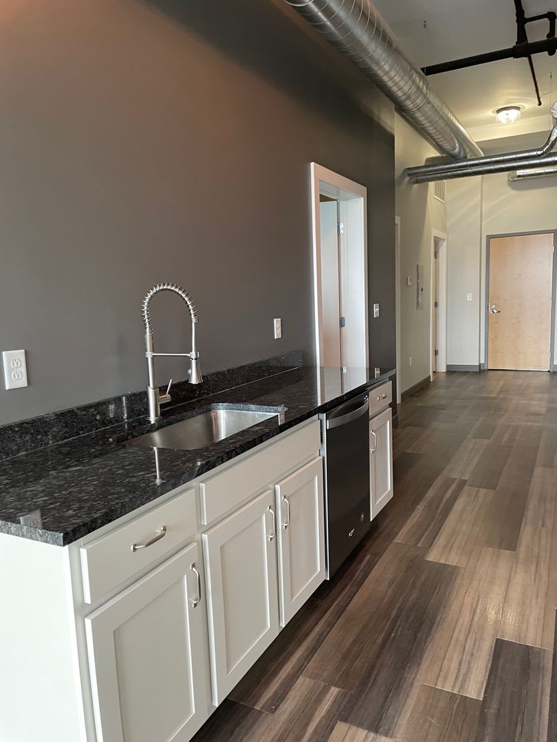 Oak Knitting Mill Apartments – Franklin Square Available – photo 2