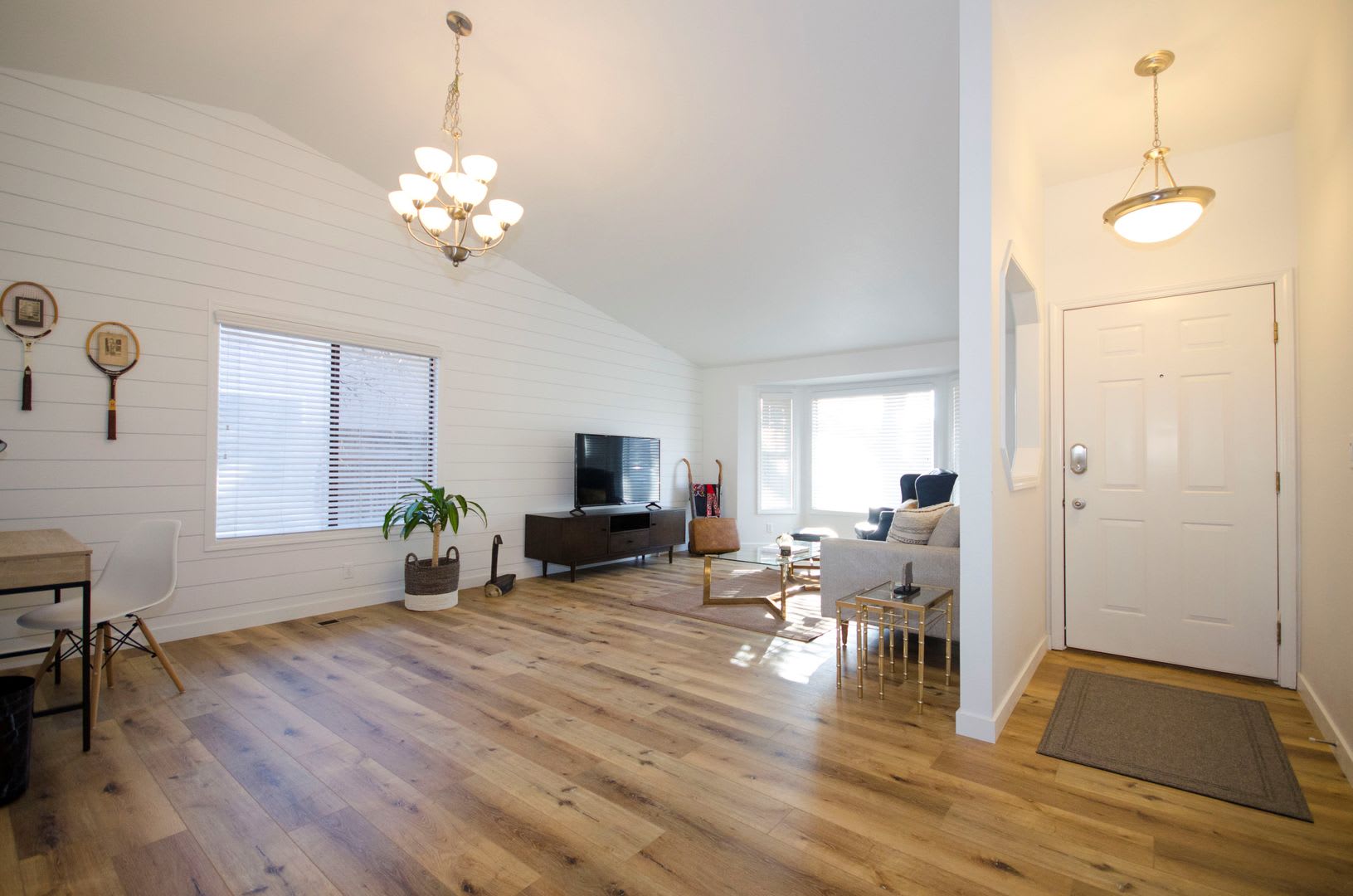 Beautiful Just Renovated 3 bedroom Single Level Home with Wonderful Fenced Backyard- Pet Friendly – photo 5