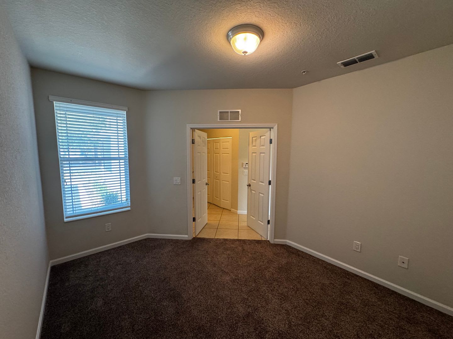 Spacious Ground-Floor Condo in Prime Ocala Location – 2BR/2BA and a den with Modern Comforts! – photo 5