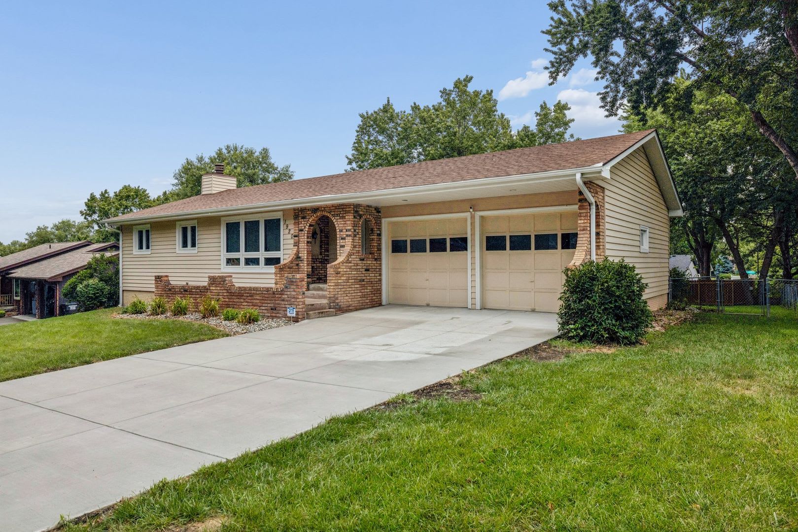 4 Bedroom Lincoln Ranch Home! – photo 2