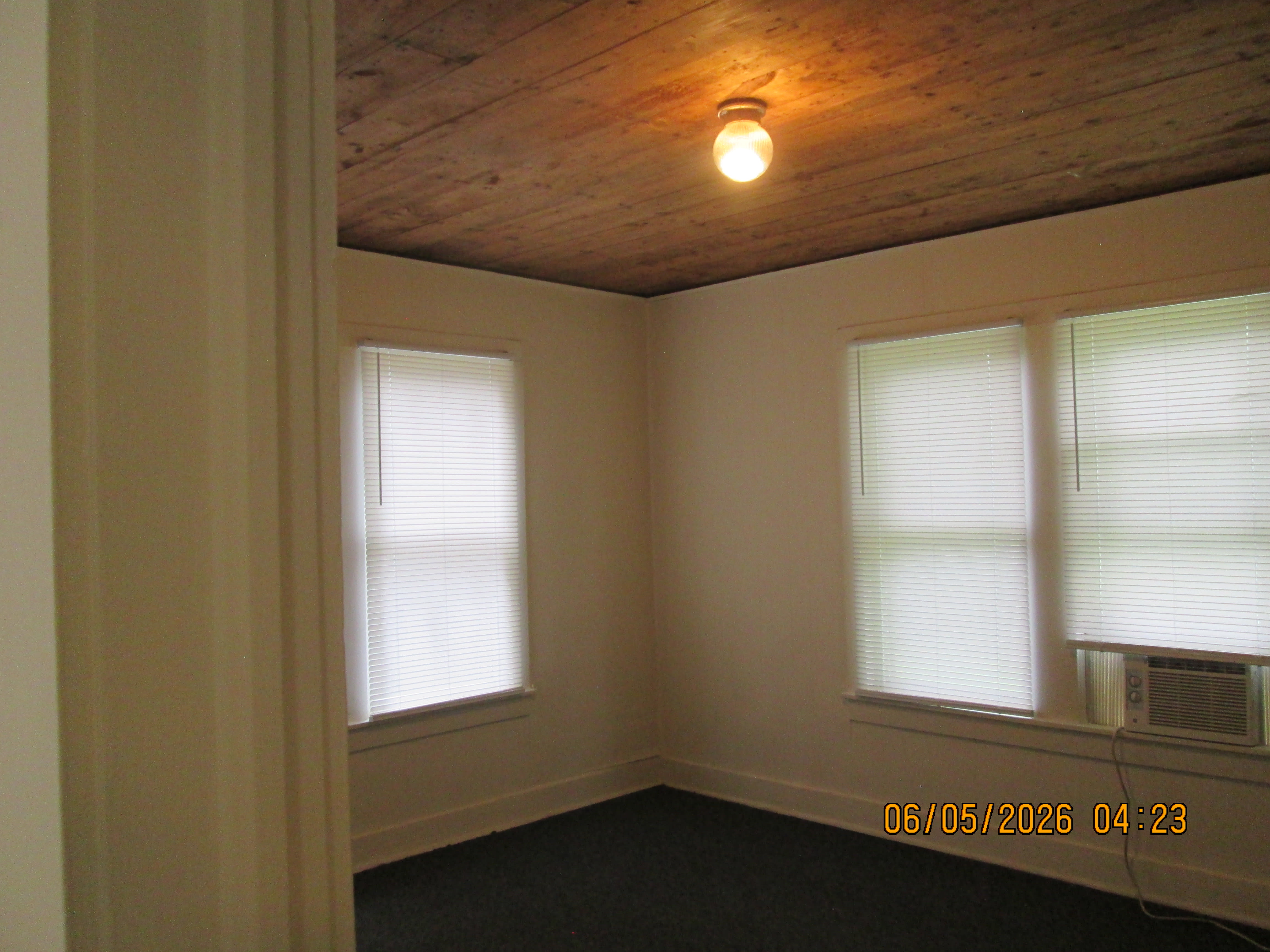 110 E Lone Star St – photo 4