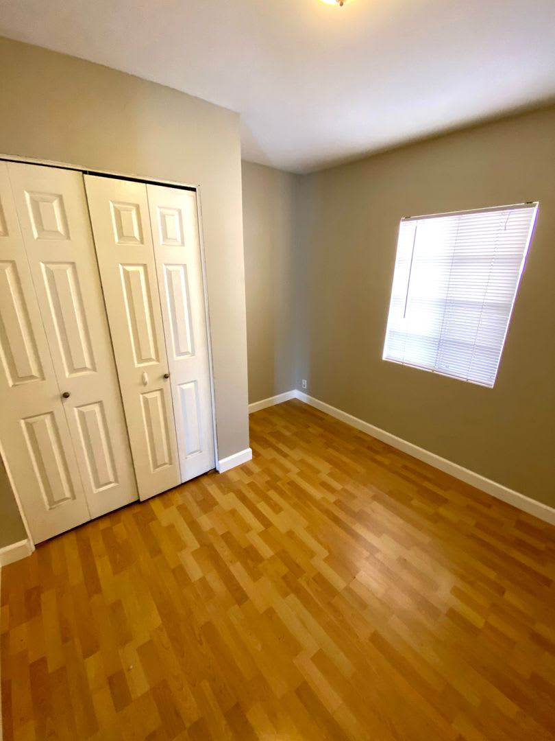 3 Bed 1 Bath House with Laundry Hookups and Off-Street Parking! – photo 5