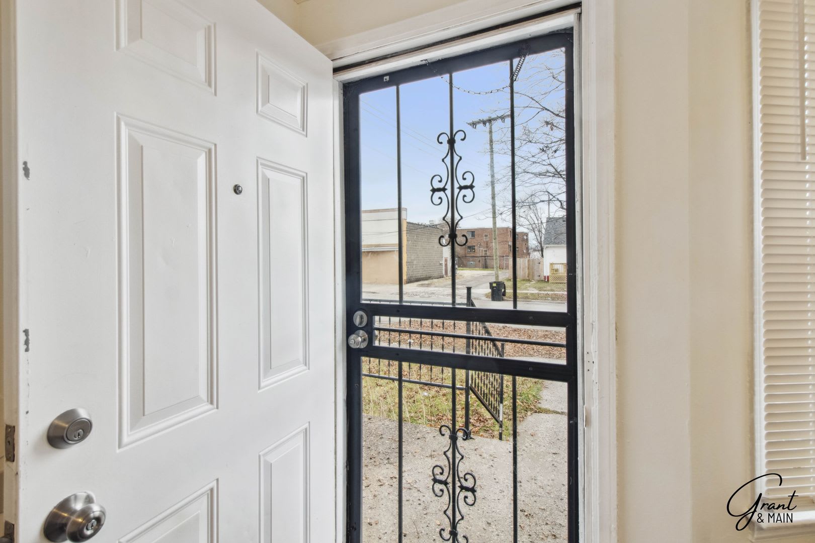 3 Bedroom Bungelow $1300/Mo – photo 2
