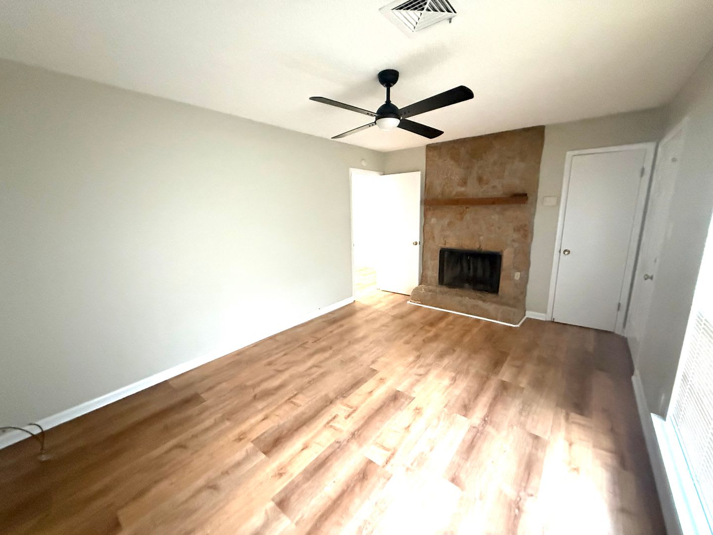 3 Bed 2 Bath Located Off Wares Ferry Road Call Our Self Showing Number To Schedule A Tour – photo 4