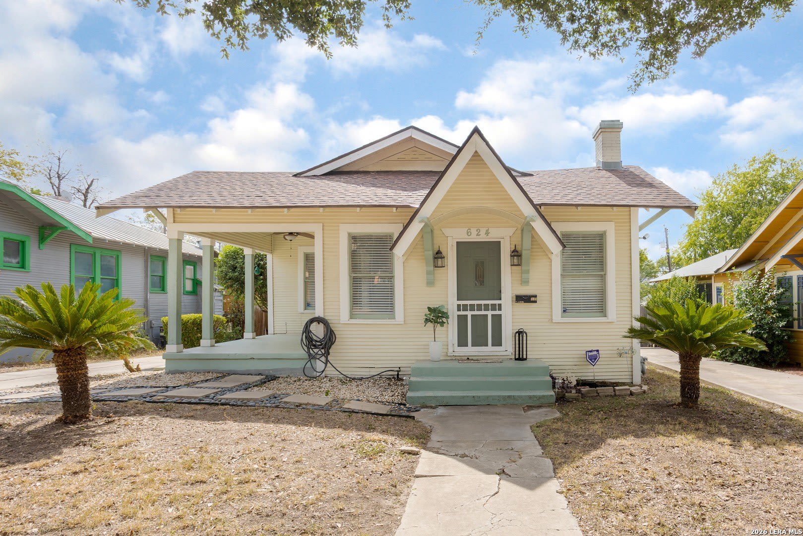 624 W AGARITA AVE – photo 4