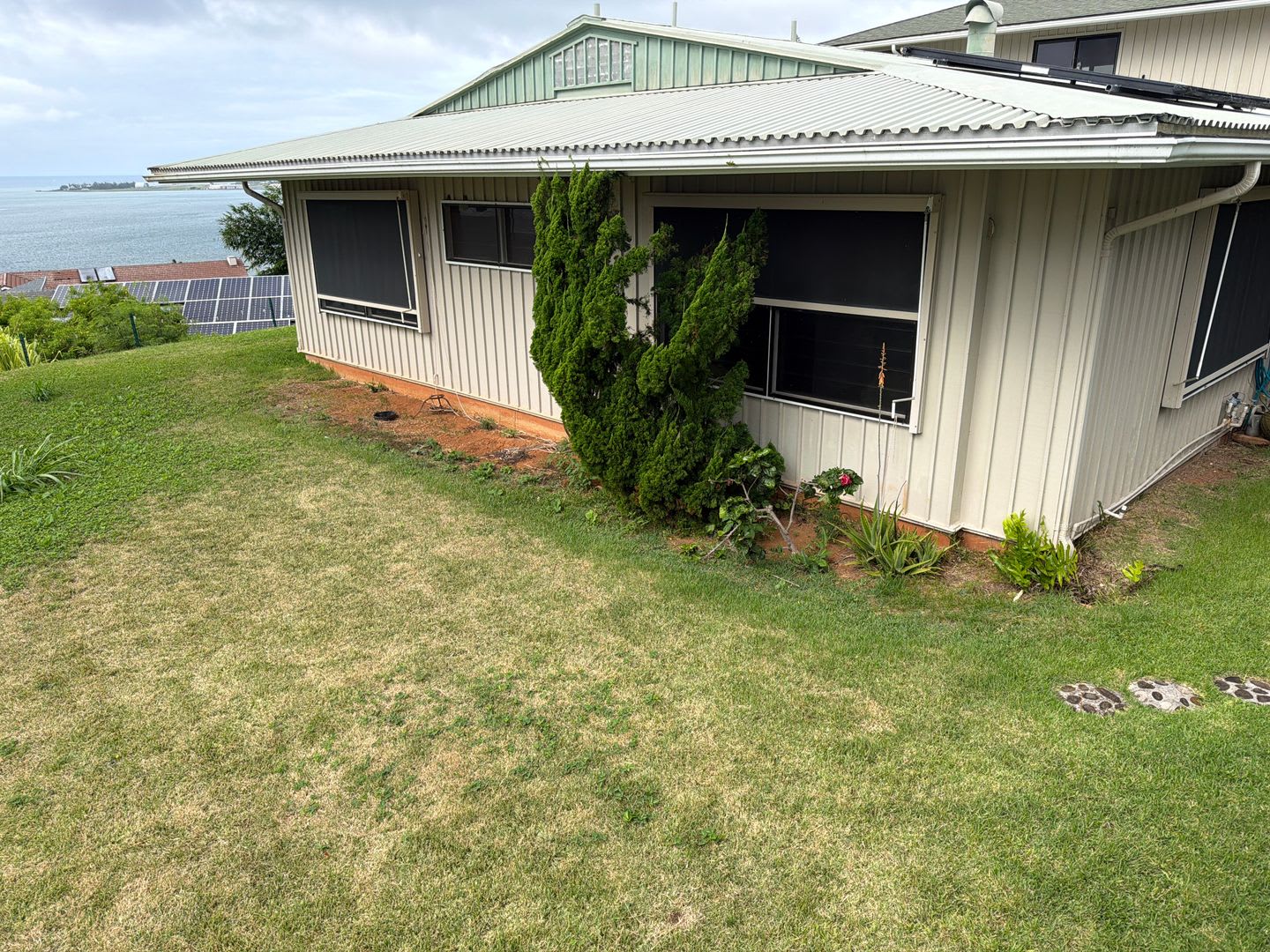 3 Bedroom 2 Bath Single Family Home with Pool – photo 1