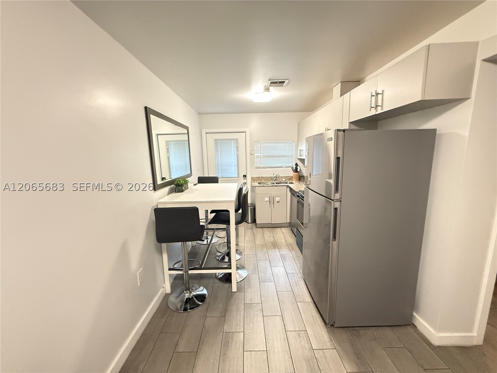 1604 SW 9th St – photo 3