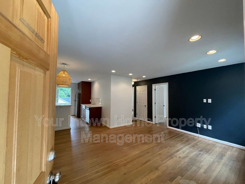 445 Gift Ave SE – photo 2