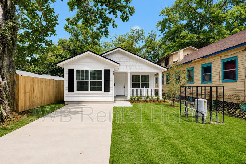 325 Woodlawn Ave – photo 1