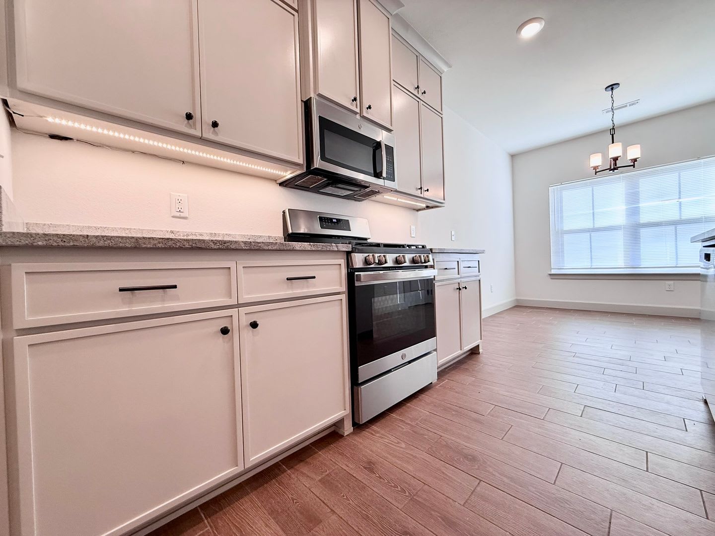***1049 Parker Lane*** – photo 3