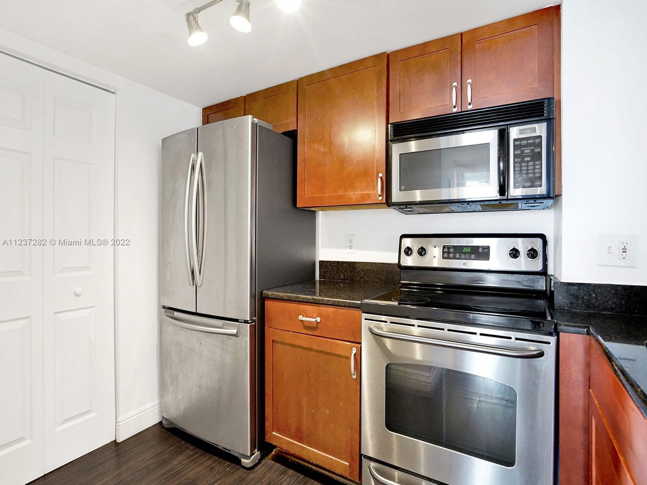 770 Claughton Island Drive – photo 5