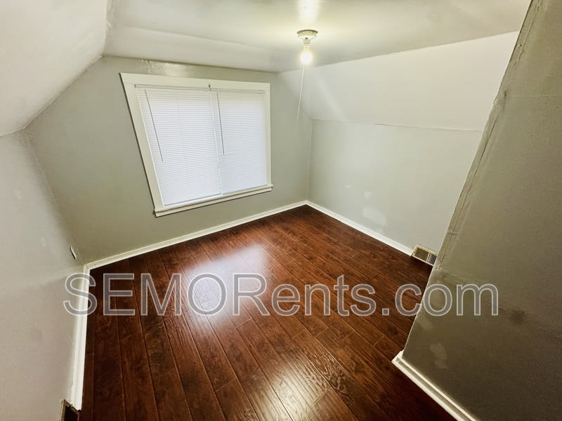 301 South Spring Street – photo 4