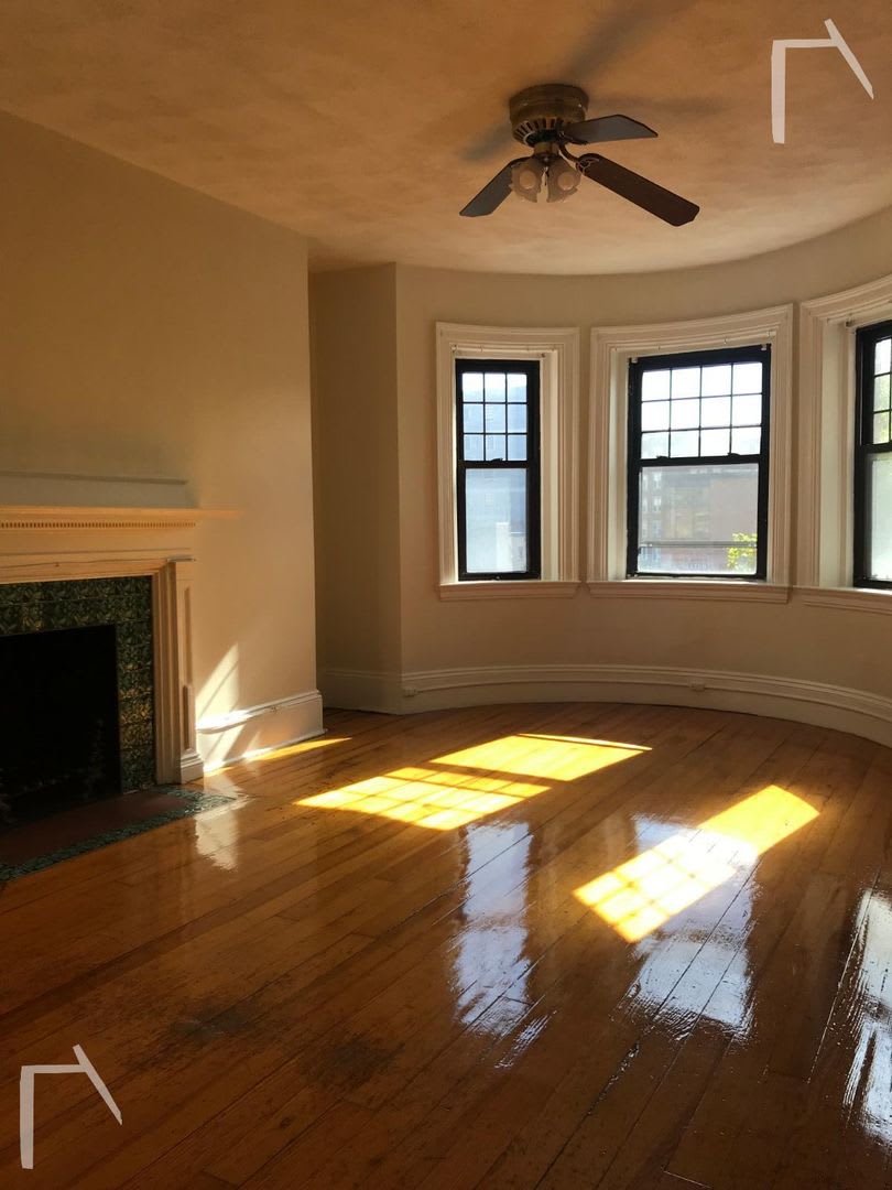 Charming 2 Bedroom No Broker Fee – photo 1