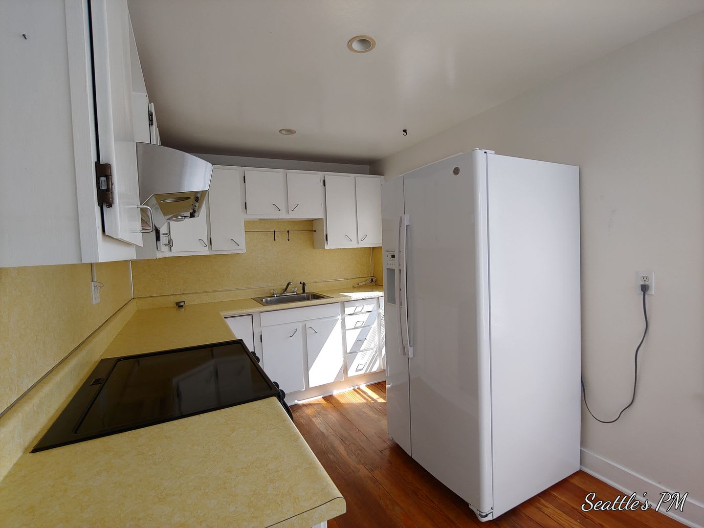 Charming 2 Bedroom Home In West Seattle Off Street Parking Large Outdoor Space – photo 4