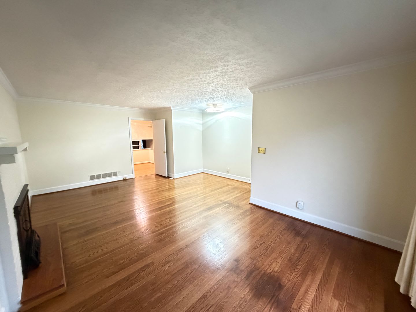 Lovely 4 Bedroom and 3 Bath House! – photo 2