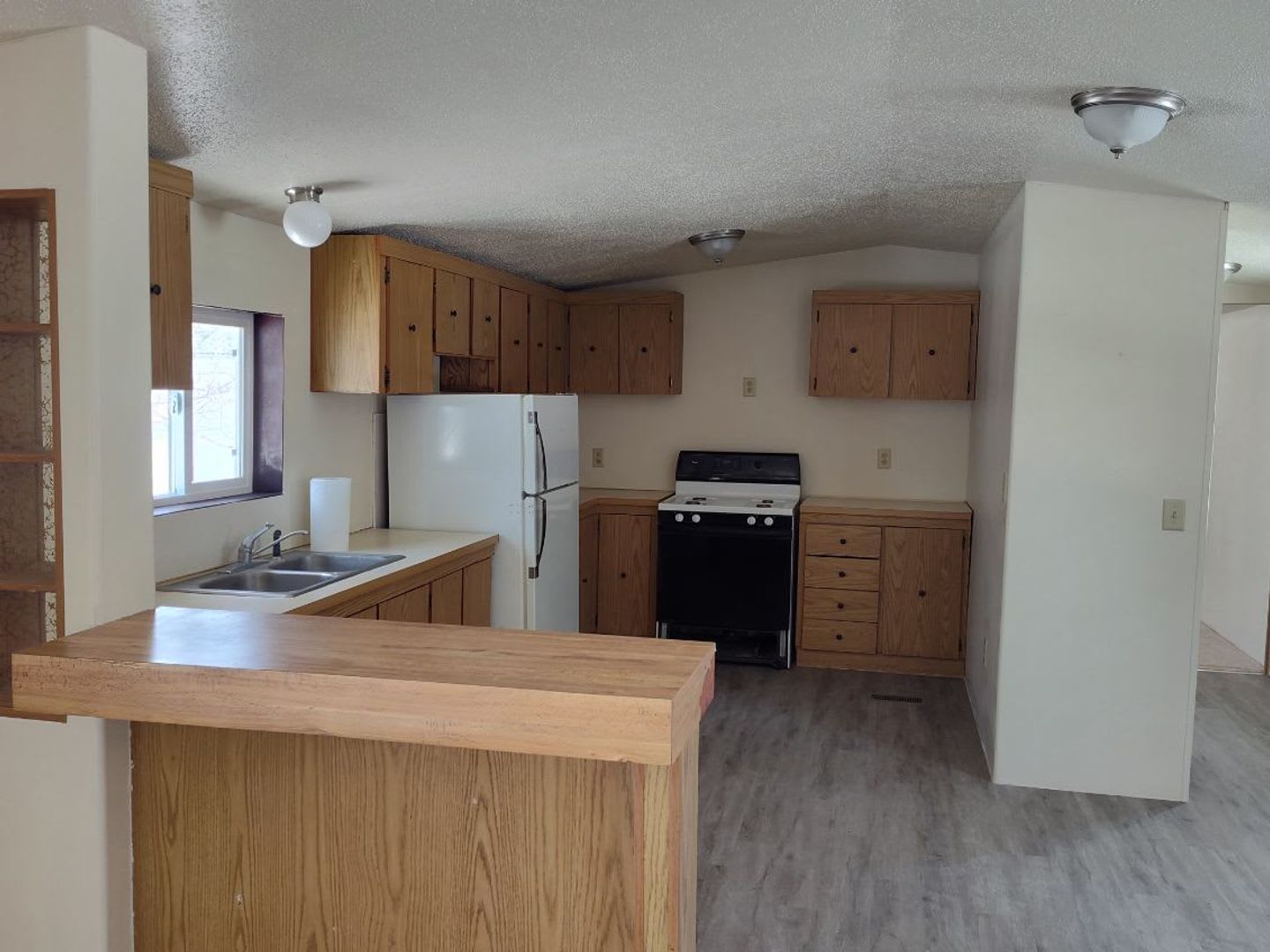 Introducing our newly redone 3 Bedroom, 2 Bath trailer home in Rugby, ND! – photo 3