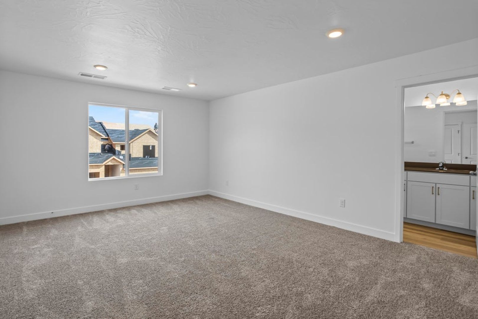 Townhome With Great Amenities &amp; Pet Friendly! – photo 4