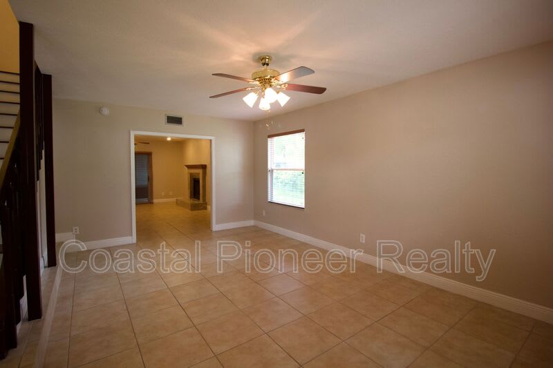 1817 Laurence Ct – photo 5