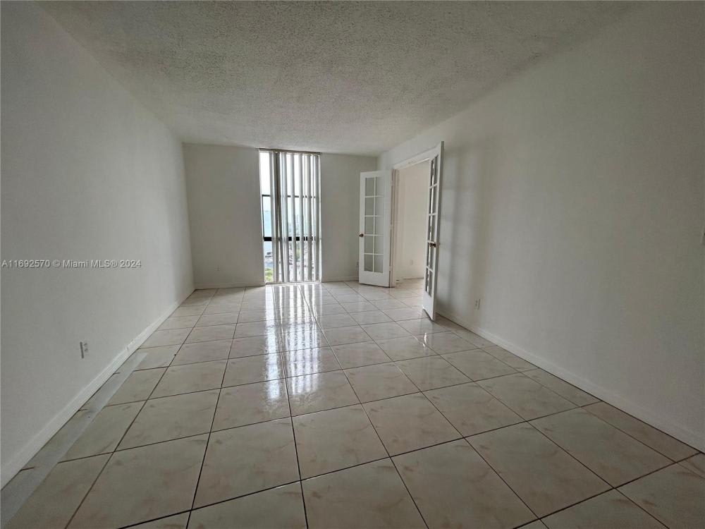 13499 Biscayne Blvd – photo 2