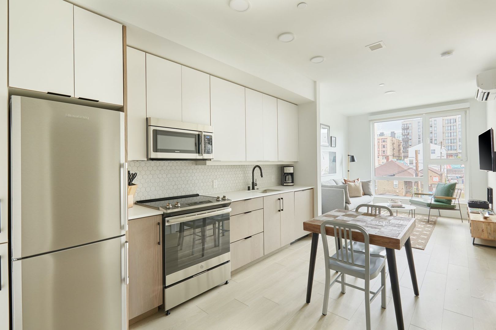 The Carlton Apartments – photo 2