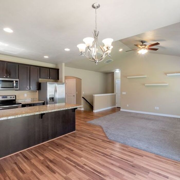 1848 Woodview Drive West – photo 3